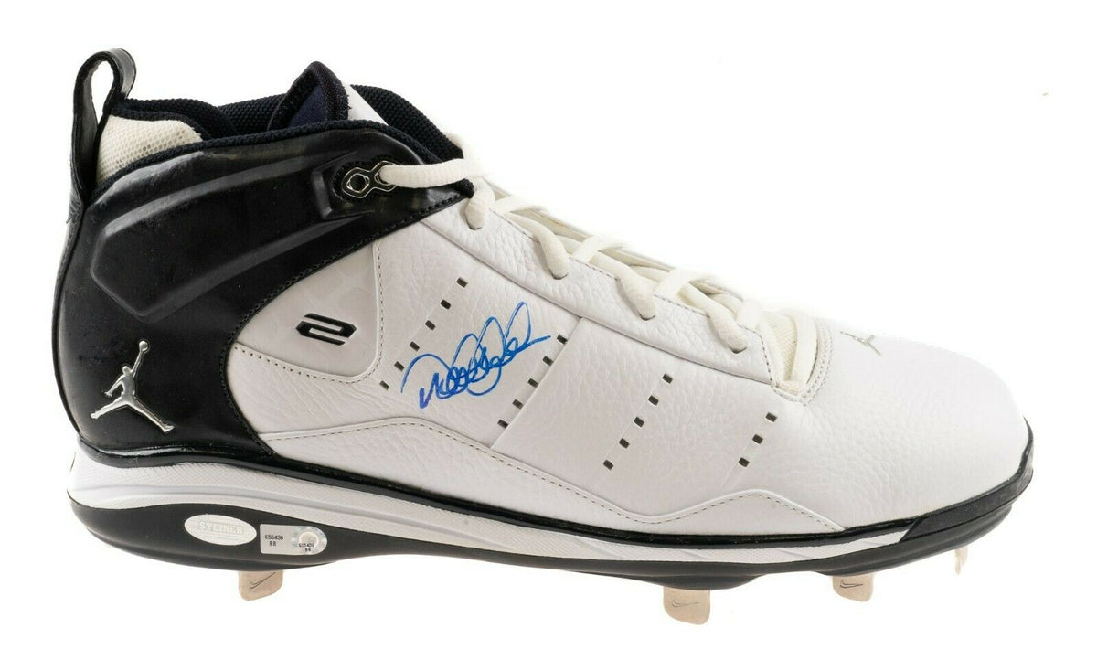 Derek Jeter Signed Game-Used Nike Jordan Jeter Cleat (MLB & Steiner)