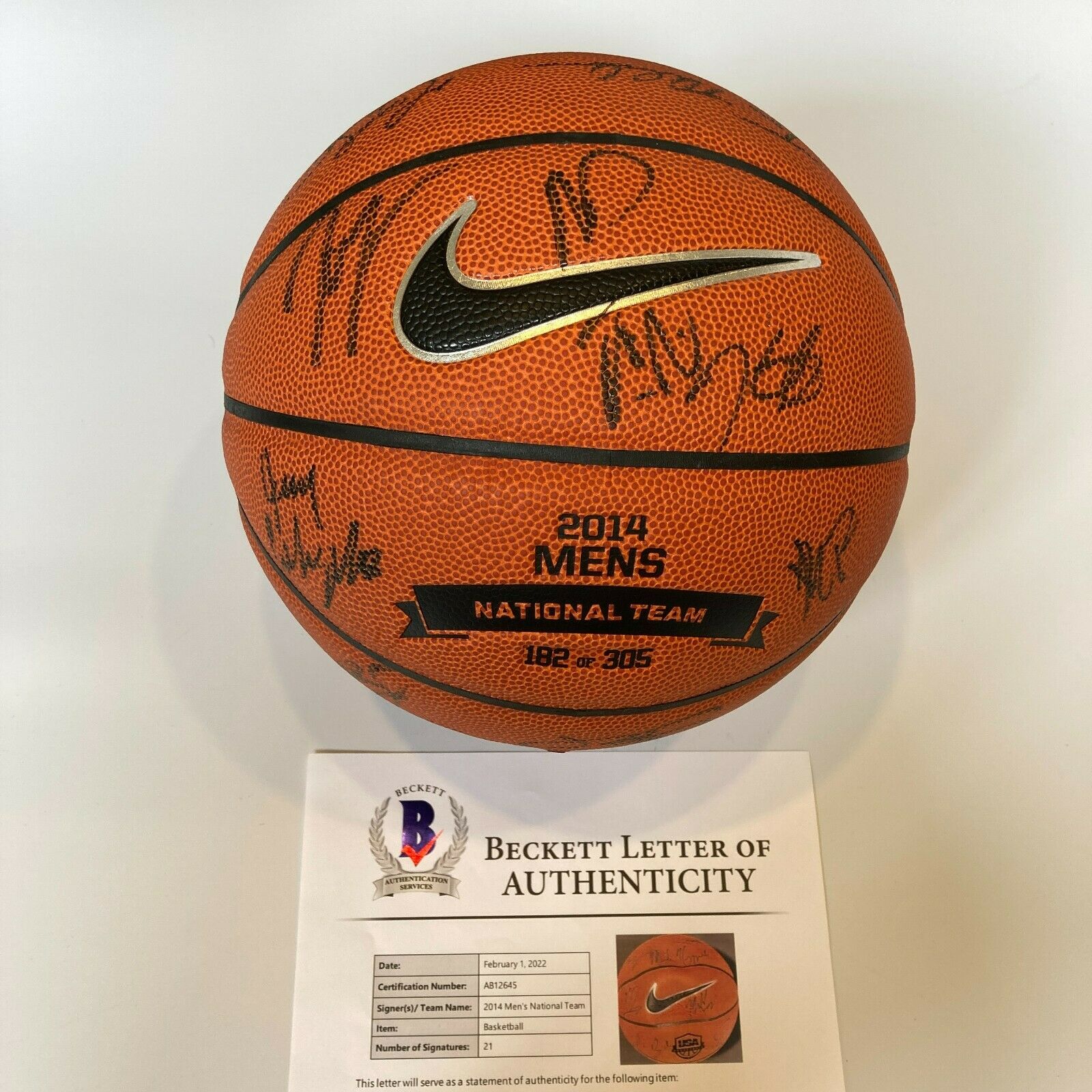2014 USA USA Team-Signed Basketball (21) Stephen Curry, Kyrie