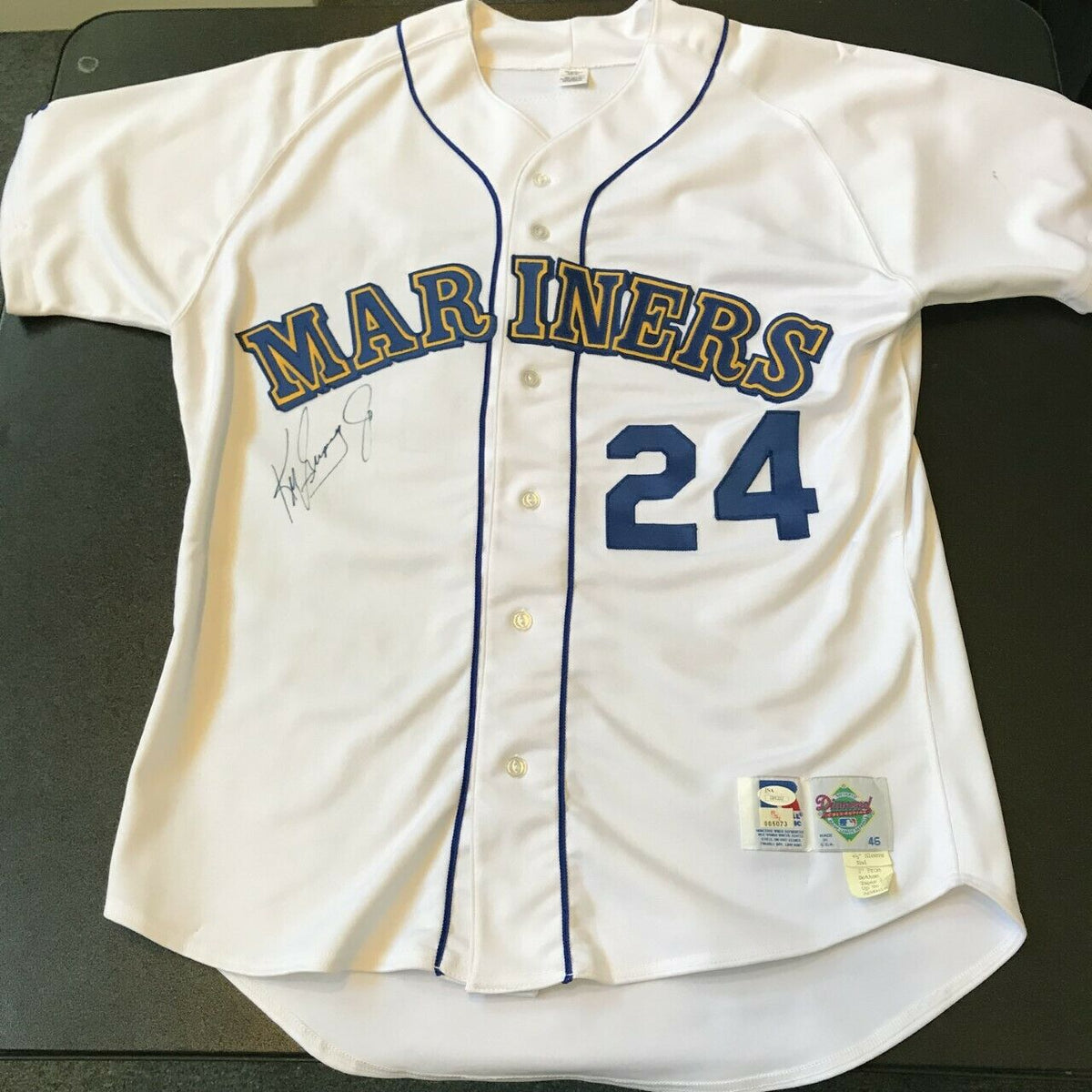 1995 Ken Griffey Jr. Game-Worn, Autographed Mariners Alternate Jersey –  Memorabilia Expert