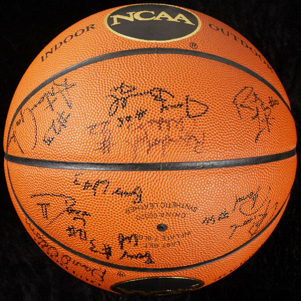 Tim Duncan Pre Rookie 1994-95 Wake Forest Team Signed Basketball Beckett COA